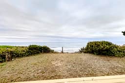Two Story Dog Friendly Oceanfront Home with Free WiFi and Gas Fireplace - Image 2