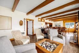 Charming Oceanfront House with Gorgeous Water Views and Beach Access - Image 5