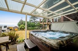 Cozy dog friendly home with ocean views a private hot tub and washer and dryer - Image 3