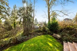 Two story getaway with a washer dryer central AC and WiFi dogs welcome - Image 3