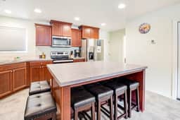 Large and convenient duplex suite with central AC and with D walk 1 minute to beach - Image 5