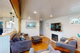 Bright and Airy Cottage Right in Town Across Street from the Beach - Image 2