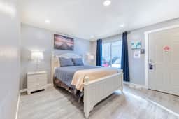 Coastal room near the beach and downtown dog friendly - Image 2