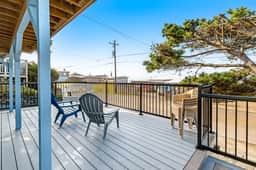 Bright home with stunning ocean views private hot tub and nearby beach access - Image 4