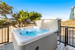 Bright home with stunning ocean views private hot tub and nearby beach access - Image 2