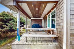 Dog friendly beach home with firepit private hot tub beach access and arcade - Image 3