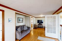 Vintage Style Home with Easy Beach Access Dog friendly - Image 5