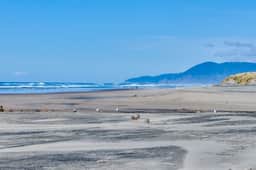 Vintage Style Home with Easy Beach Access Dog friendly - Image 3