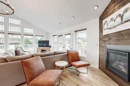 Bright remodeled home with furnished deck and private beach access dog friendly - Image 5