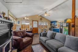 Cozy Dog Friendly Getaway Close to the Beach Includes Deck - Image 2