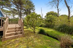 Cozy Dog Friendly Getaway Close to the Beach Includes Deck - Image 4