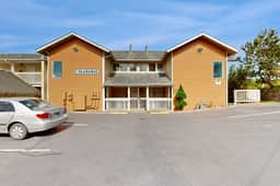 Easy Access Dog Friendly Studio with Ocean Views Short Walk to Beach - Image 2