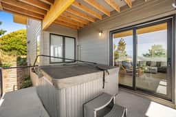New home with unparalleled ocean views and private hot tub dogs welcome - Image 5