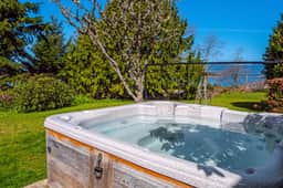 Delightful dog friendly home with bay views private hot tub and sauna - Image 2