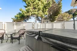 400 Feet to the Beach Gorgeous Home with Hot Tub 2 Decks and 4 Bedroom Suites - Image 2