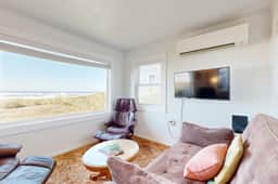 Quaint Beach Getaway with Beach Access Ocean View and Perfect Location Near Town - Image 5