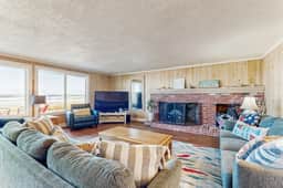 Oceanfront home with a washer dryer and beach access - Image 4