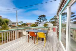 Mid century modern styled home with patio WiFi washer dryer walk to beach - Image 3