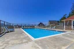 Family friendly home close to ocean private hot tub fireplace and WIFI - Image 4