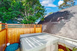 Family friendly home close to ocean private hot tub fireplace and WIFI - Image 3