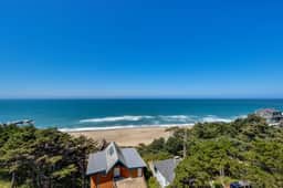 Dog Friendly Studio with Superb Ocean Views and Nearby Beach Access - Image 3