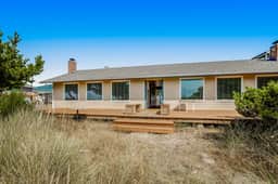 Oceanfront dog friendly home with sunny deck ocean view and washer dryer - Image 2