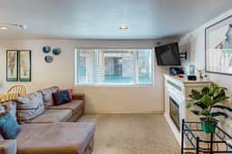 Comfortable Condo with Peek A Boo Ocean Views and Immediate Beach Access - Image 5