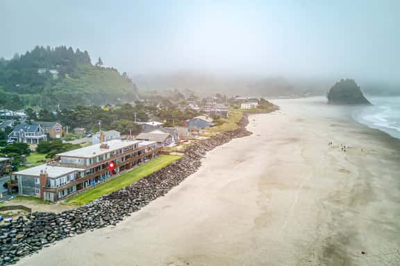 Oceanfront ground level condo with fireplace and updated kitchen dog friendly - Image 1
