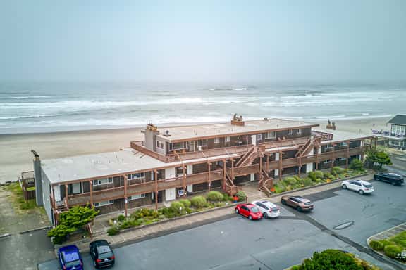 Oceanfront Condo with Sweeping Views and Beach Access - Image 1