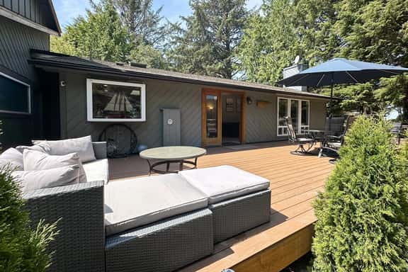 Cozy Depoe Bay retreat with ocean and beach access via trail - Image 1