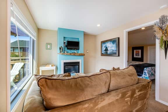 Ocean view cabin with deck and beach access dog friendly - Image 1