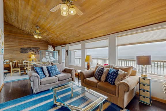Dog friendly home with oceanfront location and fireplace walk to the beach - Image 1