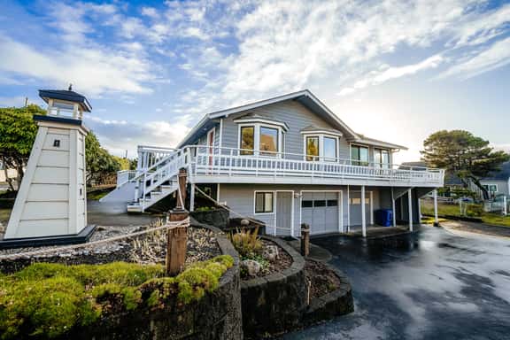 Homey dog friendly house with partial ocean views gas fireplaces and gas grill - Image 1