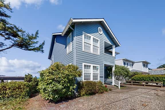 Spacious House with Ocean Views and Three Decks Close to Town and Walk to Beach - Image 1
