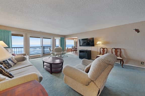 Lovely oceanfront condo with sweeping water views and balcony - Image 1