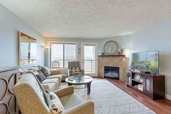 Beachfront condo boasting beautiful views a private balcony and perfect location - Image 1