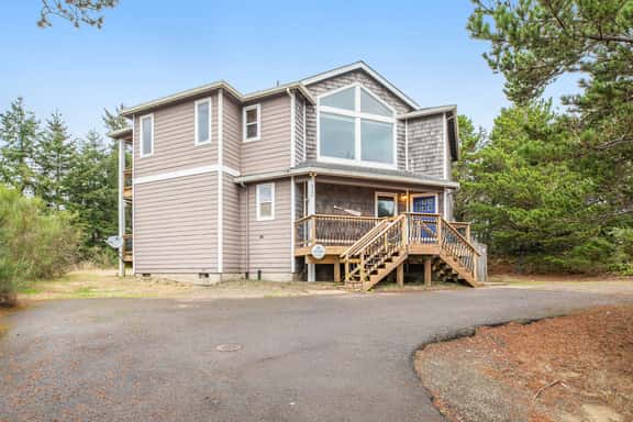 Spacious Oceanside Home with Private Hot Tub and Pacific Views Dog Friendly - Image 1