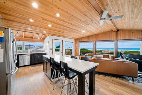Oceanfront house with private beach access and amazing ocean views dog friendly - Image 1