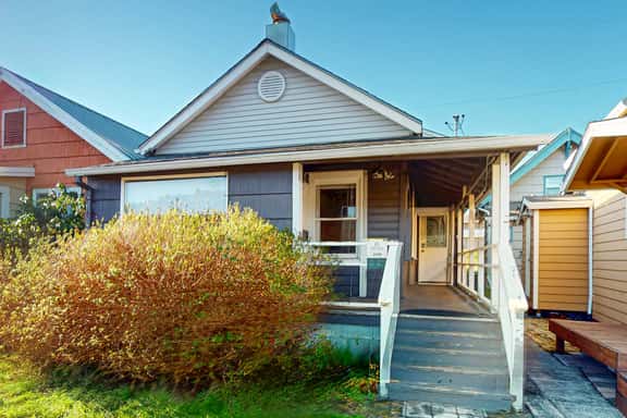 Charming Cottage with Central Location Mountain Views and Beach Access Across Street - Image 1