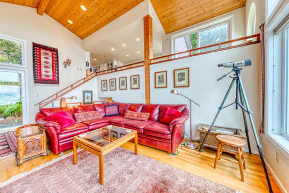 Hillside home with exceptional ocean view near the beach dog friendly - Image 1