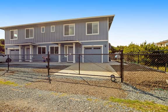 Wonderful duplex with central AC 2 washer dryers 1 minute walk to beach - Image 1