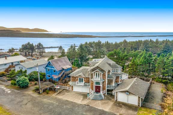 Coastal estate with private hot tub enclosed yard firepit and game room - Image 1