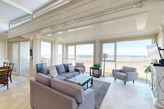 Gorgeous oceanfront condo with great views and beach access - Image 1
