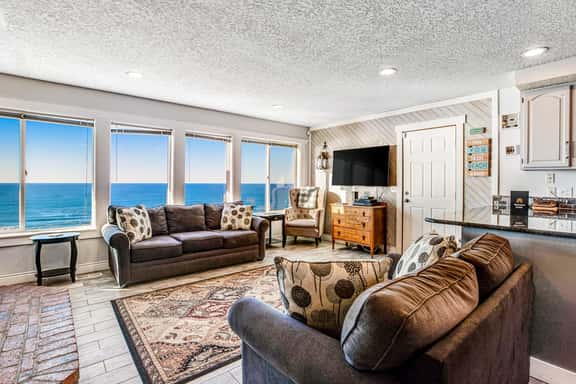 Dog friendly oceanfront home with views fireplace hot tub and washer dryer - Image 1