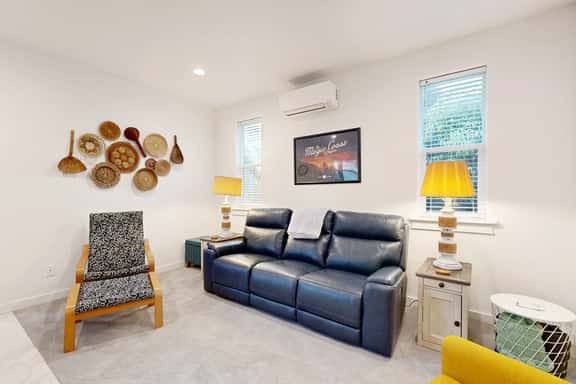 Charming coastal retreat near the beach with smart TV fireplace and games - Image 1