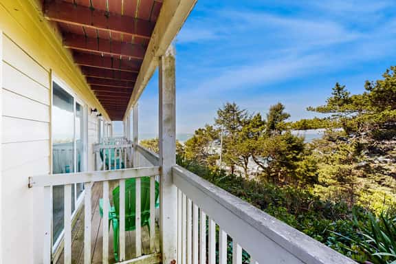 Lower Level Studio with Ocean Views and Easy Beach Access Dog Friendly - Image 1