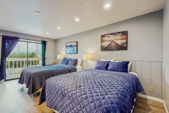 Bright Room Near the Beach and Downtown Dogs OK - Image 1