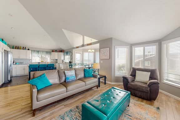Gorgeous Ocean Views Private Hot Tub Game Room WiFi Patio and Washer Dryer - Image 1