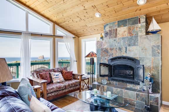 Bright and open hillside home with sprawling ocean views - Image 1