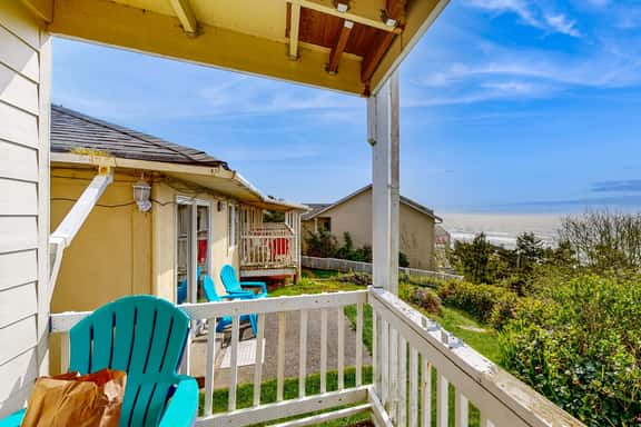 Quaint Condo with Ocean Views and Easy Beach Access Dogs OK - Image 1